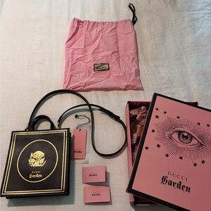 Gucci Garden Rare Authentic Black/Gold Crossbody